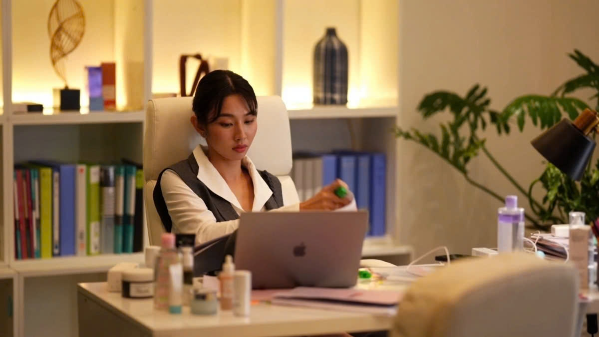 Hoa hậu Thuỳ Tiên bị cắt hợp đồng, thay thế hoàn toàn sau 3 tháng bị bắt- Ảnh 4. Hoa hậu Thuỳ Tiên bị cắt hợp đồng, thay thế hoàn toàn sau 3 tháng bị bắt- Ảnh 4.