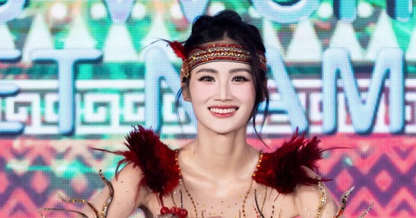 Đoạn video này có gì khiến Hoa hậu Ý Nhi thổi bùng tranh cãi khắp mạng xã hội? 30 Đoạn video này có gì khiến Hoa hậu Ý Nhi thổi bùng tranh cãi khắp mạng xã hội? z6534576217892 aef2cb1551a0db09b4a0e67a68d29887 4729 9320 17454826369511068929771 1745484051971 17454840522961349787642 190 0 837 1235 crop 17454840699531220483177jpg