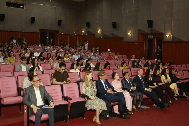 Phim tài liệu hiếm về ngày 30/4/1975 lần đầu được công bố tại Việt Nam- Ảnh 4.