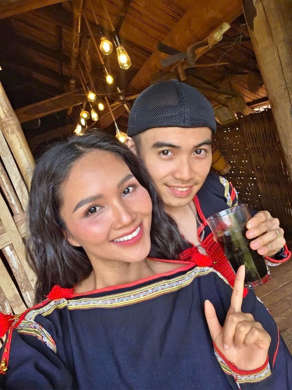 Hoa hậu Việt nay lạ lắm: Né câu hỏi về bầu bí nhưng đăng ảnh tự tố cáo tất cả!- Ảnh 6. Hoa hậu Việt nay lạ lắm: Né câu hỏi về bầu bí nhưng đăng ảnh tự tố cáo tất cả!- Ảnh 6.