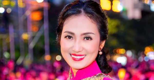 Nữ MC góp giọng trong thời khắc trọng đại của Lễ kỷ niệm 30/4 z6559376779020 a6abe285c2a1d2cb9c40209c7efaf3aa 9621 1934 1746157471132 1746157471290663915692 24 0 362 645 crop 1746157704682475512425jpg