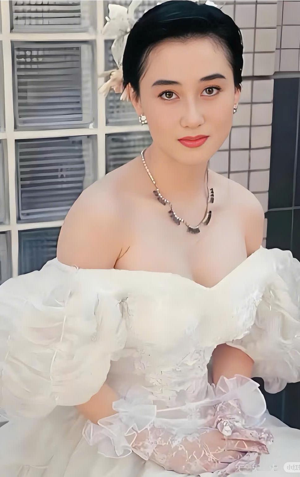 Hoa hậu nắm trong tay 7.000 tỷ, có cuộc sống bí ẩn nhất showbiz là ai?- Ảnh 3.