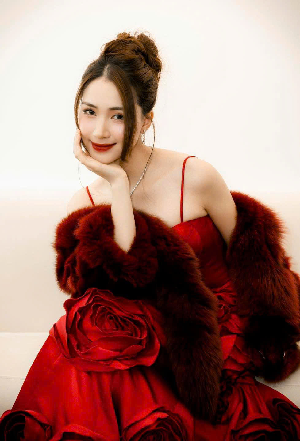 Bức hình flex độ giàu có của Hoà Minzy- Ảnh 6.