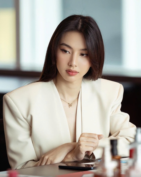 Đoàn Di Băng và Hoa hậu Thuỳ Tiên từng livestream bán hàng cùng nhau- Ảnh 4. Đoàn Di Băng và Hoa hậu Thuỳ Tiên từng livestream bán hàng cùng nhau- Ảnh 4.