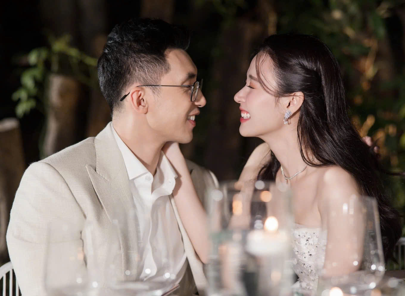 Sao Vbiz lấy chồng thiếu gia 1 tháng không ai biết: Bao trọn resort để tổ chức, khung cảnh thơ mộng như cổ tích!- Ảnh 3.