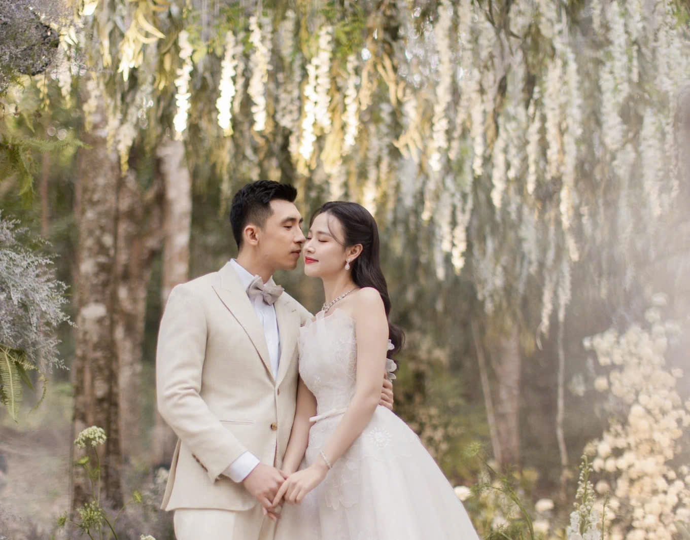 Sao Vbiz lấy chồng thiếu gia 1 tháng không ai biết: Bao trọn resort để tổ chức, khung cảnh thơ mộng như cổ tích!- Ảnh 8.