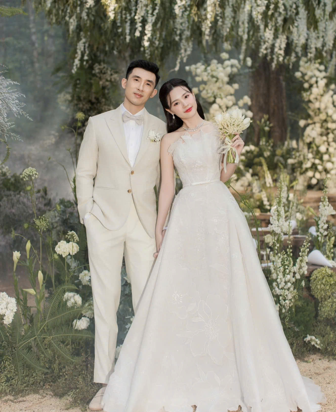 Sao Vbiz lấy chồng thiếu gia 1 tháng không ai biết: Bao trọn resort để tổ chức, khung cảnh thơ mộng như cổ tích!- Ảnh 9.