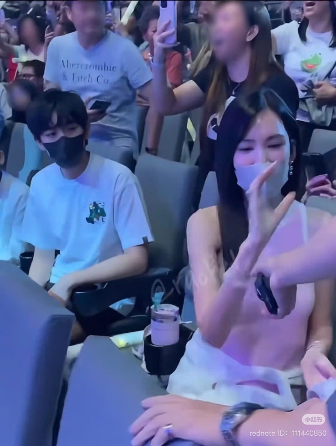 Con trai 16 tuổi, cao 1m8 của