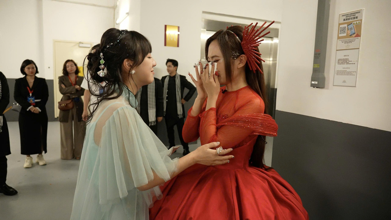 Phương Mỹ Chi bật khóc ở hậu trường- Ảnh 1.