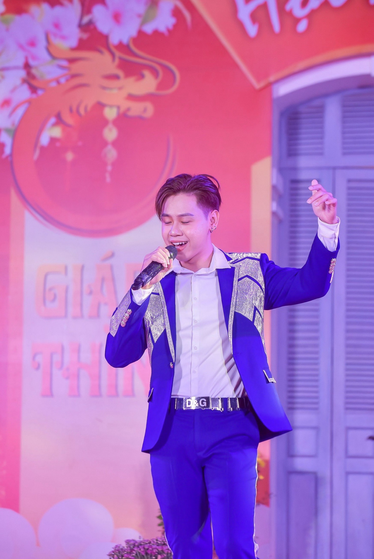 z6851841071118_d46eb9cb0564cc42a6a62dffeddec98e-1753769192-745-width1474height2200 Ca Sĩ Khải Quân - Đam mê nảy mầm từ vùng đất biển - 2