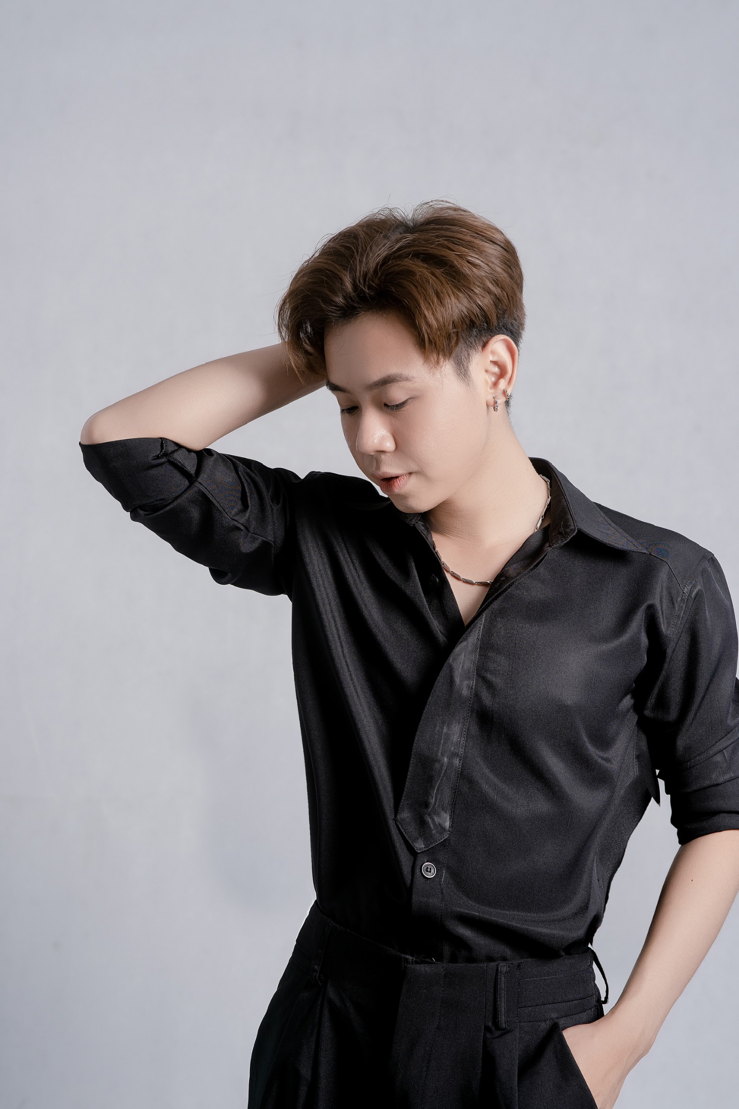 z6851841202795_2363b6a56550a35d0c07bc686cb4ba5e-1753769192-785-width1473height2209 Ca Sĩ Khải Quân - Đam mê nảy mầm từ vùng đất biển - 4