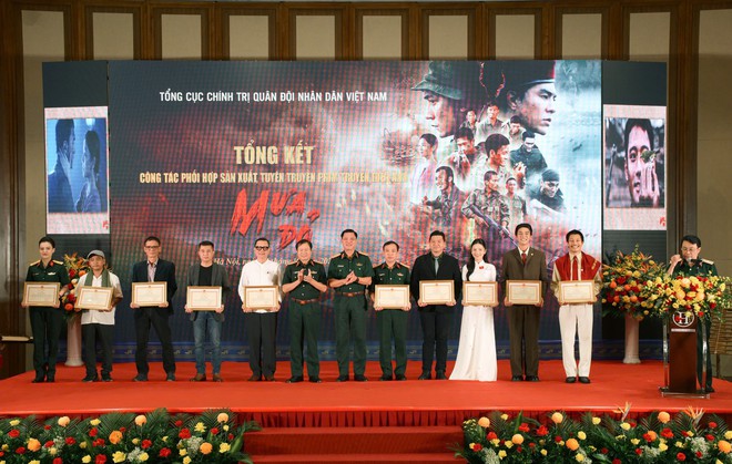 Diễn viên Mưa Đỏ nhận bằng khen của Bộ Quốc phòng- Ảnh 5.