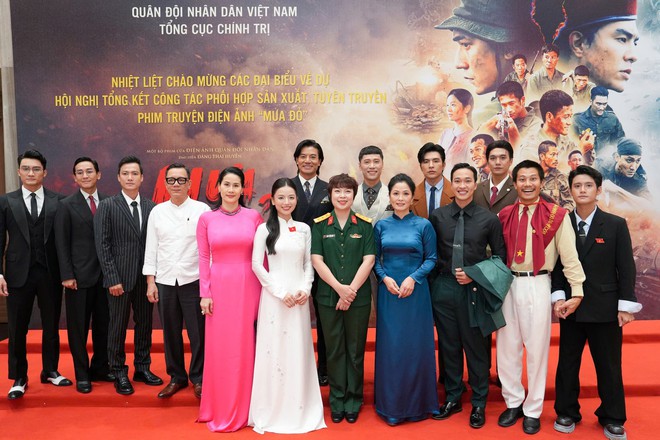 Diễn viên Mưa Đỏ nhận bằng khen của Bộ Quốc phòng- Ảnh 2.