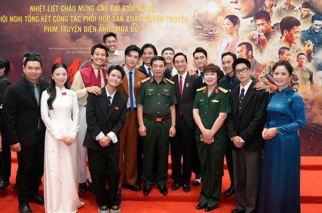 Diễn viên Mưa Đỏ nhận bằng khen của Bộ Quốc phòng- Ảnh 3.