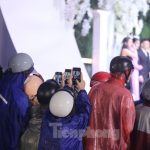 Hàng nghìn người đội mưa, ôtô nối đuôi tới lễ cưới Hoa hậu Đỗ Thị Hà và doanh nhân Viết Vương z7144369222904 bf58835235c9b67cc6f3e2e590084f1b 1363 1761139031831 17611390321591682722074