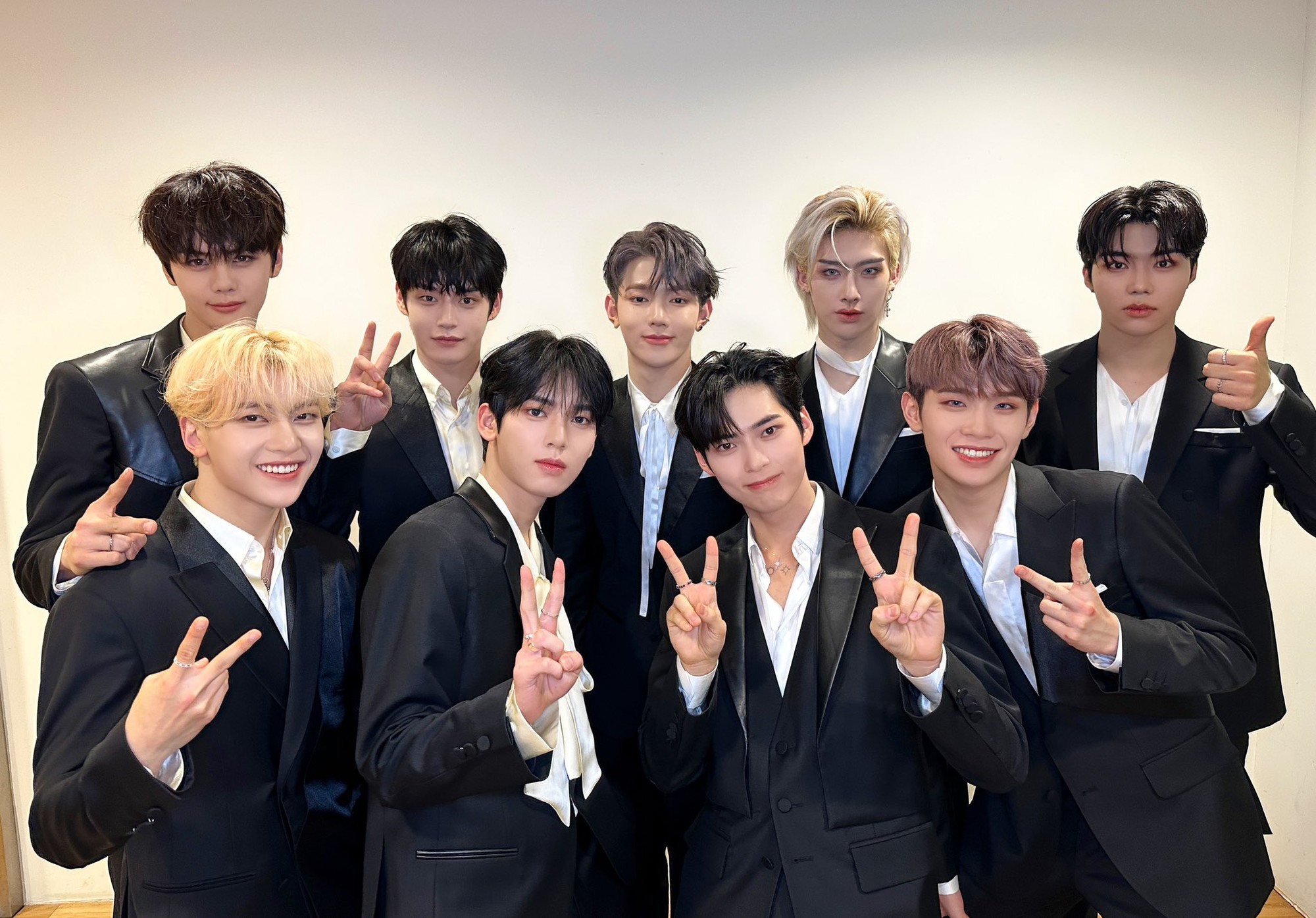 Đoạn clip biến dàn sao nam trơ mắt nhìn các mỹ nhân quỳ gối thành trò hề- Ảnh 2.