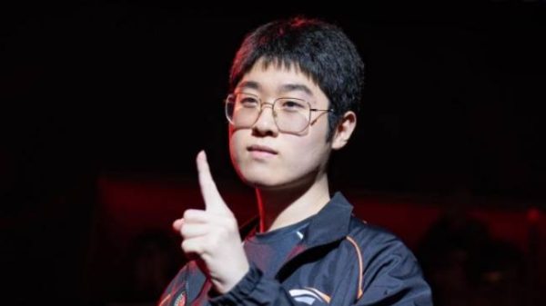 Sau thất bại của AL, có tin đồn một “đại gia” của LPL định chiêu mộ Zeus zeus 68d65a027dbe2 1jpg