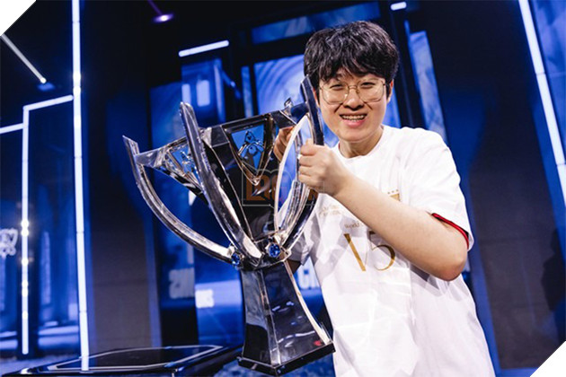 LMHT: Thầy Giáo Ba lên tiếng phản pháo khi được fan Zeus chỉ điểm trong Bảng Phong Thần