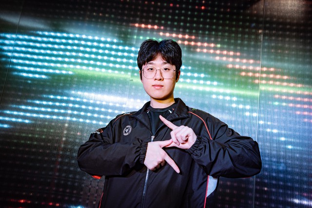 Zeus hé lộ Zeus hé lộ