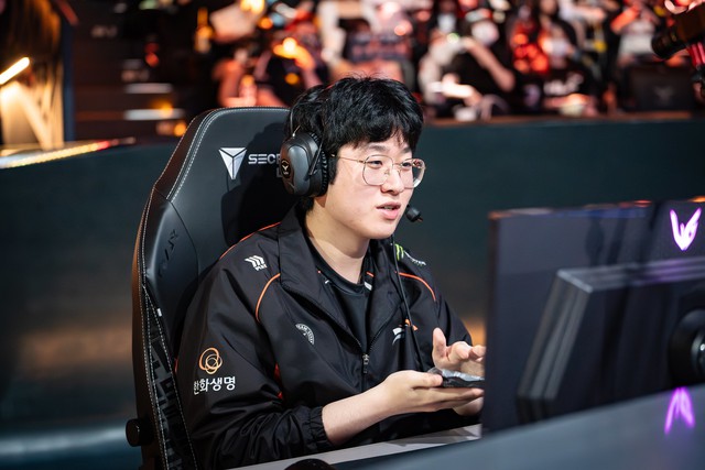 Zeus hé lộ Zeus hé lộ