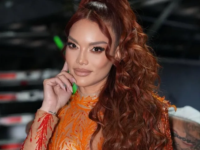 Hoa hậu Hoàn vũ bỏ về khi đang làm giám khảo- Ảnh 1. Hoa hậu Hoàn vũ bỏ về khi đang làm giám khảo- Ảnh 1.