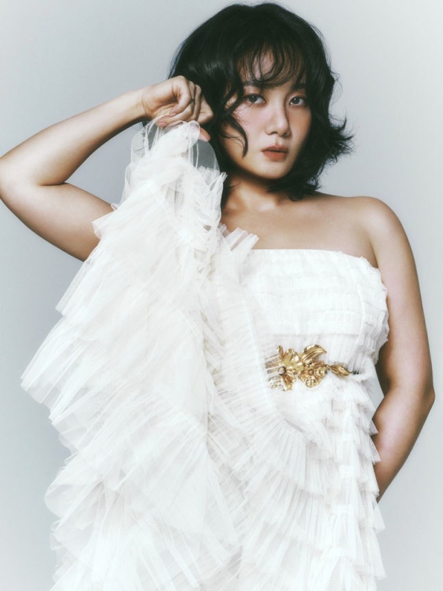 Dispatch vào cuộc, vạch trần thêm chuyện đáng xấu hổ của sao nữ