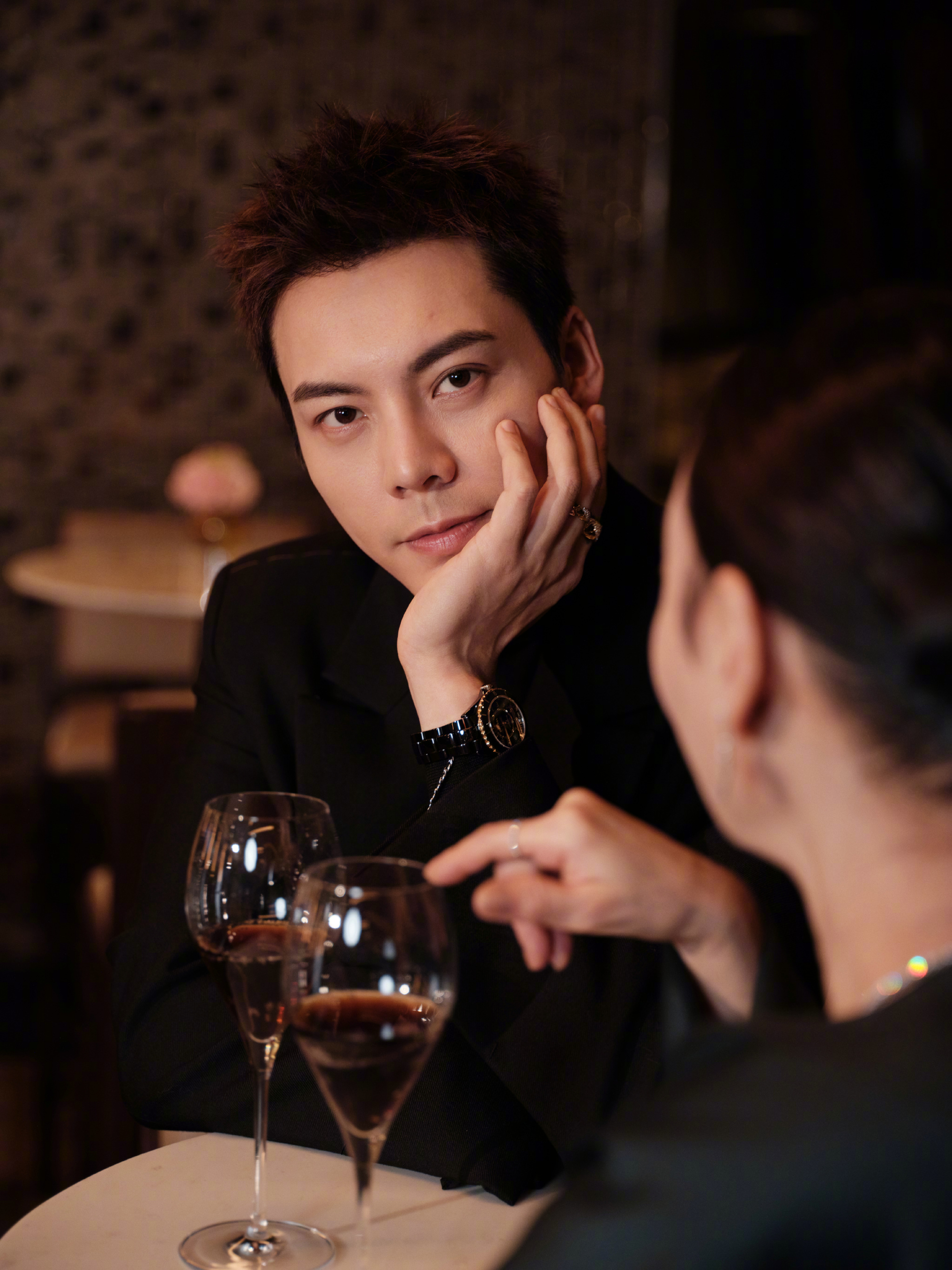 "Tổng tài" Trần Vỹ Đình vội vàng công khai có con với siêu mẫu Victoria's Secret vì lý do này 001rtlvpgy1i8603no4tcj66qo8zkx7402 1765593145243 17655931454881496742190