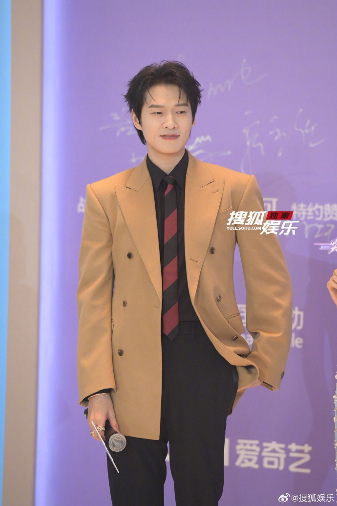 "Phú Sát Hoàng Hậu" Tần Lam tháo chạy khỏi "phi công" kém 10 tuổi vì liên tục bị ép buộc làm 3 điều này? 0020lhhfly1i819mqq5noj623v35su0x 17655116966201827094111 1765530811040 17655308114871941955120