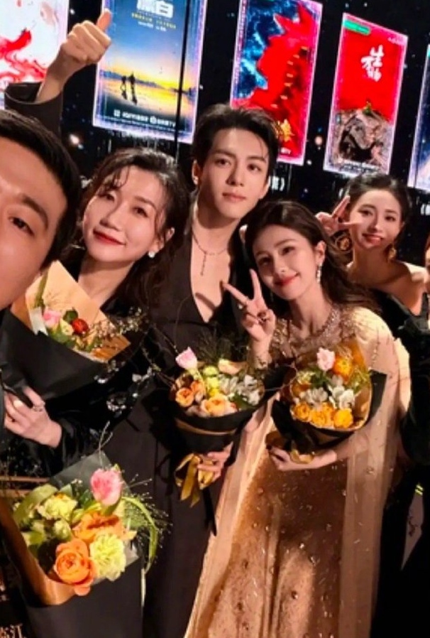 Bắt gặp cặp diễn viên hot nhất năm 2025