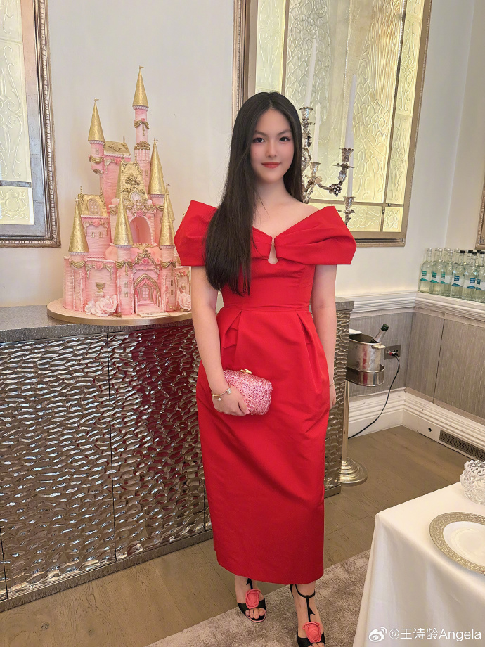 Sao nhí Bố ơi mình đi đâu thế 16 tuổi đã có Rolls-Royce riêng, vi vu bằng Maybach 56 tỷ- Ảnh 11. Sao nhí Bố ơi mình đi đâu thế 16 tuổi đã có Rolls-Royce riêng, vi vu bằng Maybach 56 tỷ- Ảnh 11.