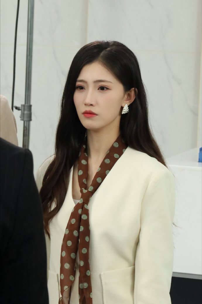 Nữ diễn viên duy nhất 1 năm quay 48 phim: Làm việc 16 tiếng mỗi ngày, 5 năm không về thăm nhà- Ảnh 1.