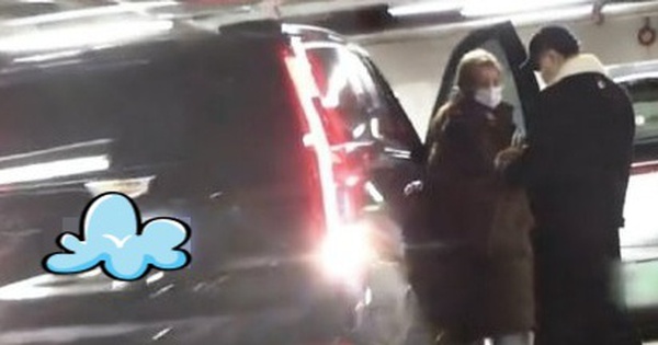 Lâu lắm mới "bắt gọn" anh sếp - nàng thơ gen Z bên nhau, 27 giây làm rõ tình cảm hiện tại 005zwsxsgy1i8cj7lq6vlj30s30idwge 1 1765859536100624611529 35 0 251 412 crop 1765859545803738616897jpg