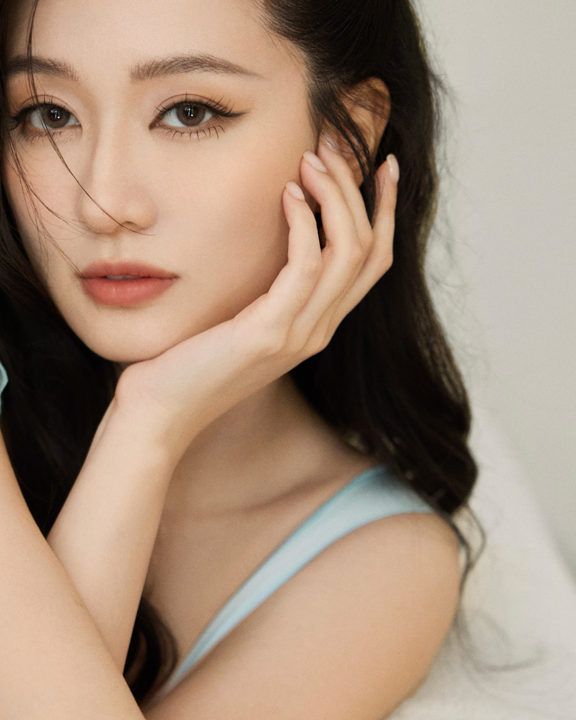 Mỹ nhân bỏ showbiz, cưới thiếu tập đoàn bất động sản nghìn tỷ: Không sung sướng như người đời tưởng tượng!- Ảnh 1.