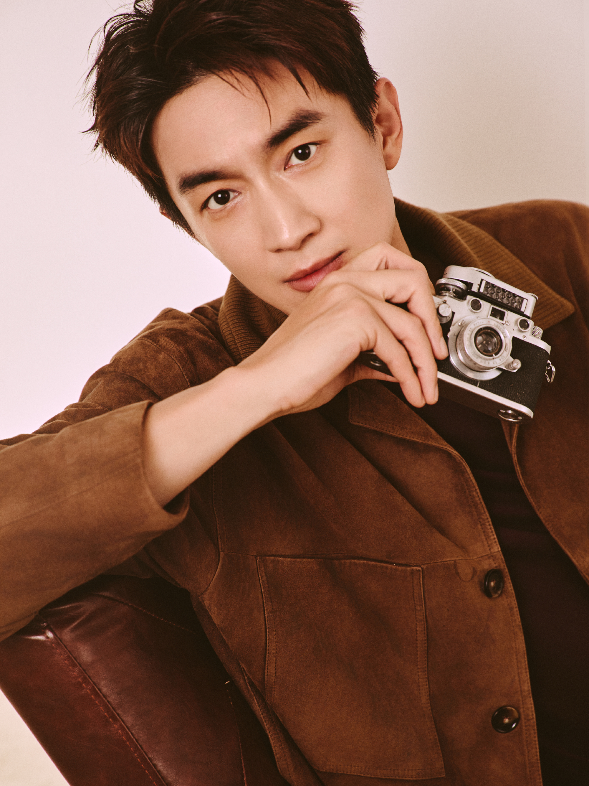 Địa chấn Cbiz đầu năm: Hot girl