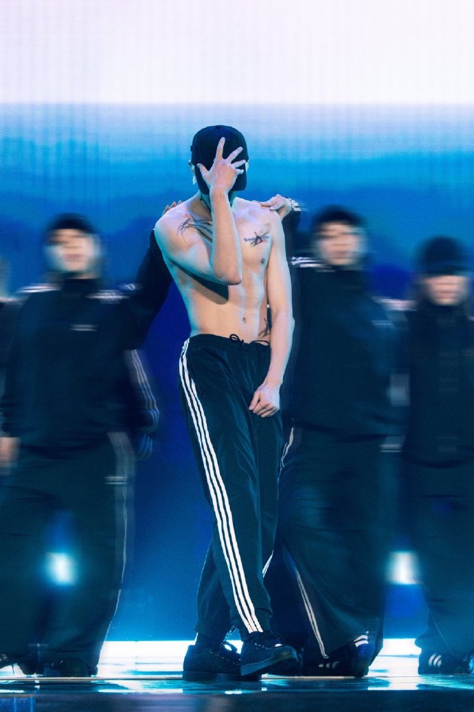 Chỉ có một từ để nói về Vương Hạc Đệ- Ảnh 3. Chỉ có một từ để nói về Vương Hạc Đệ- Ảnh 3.