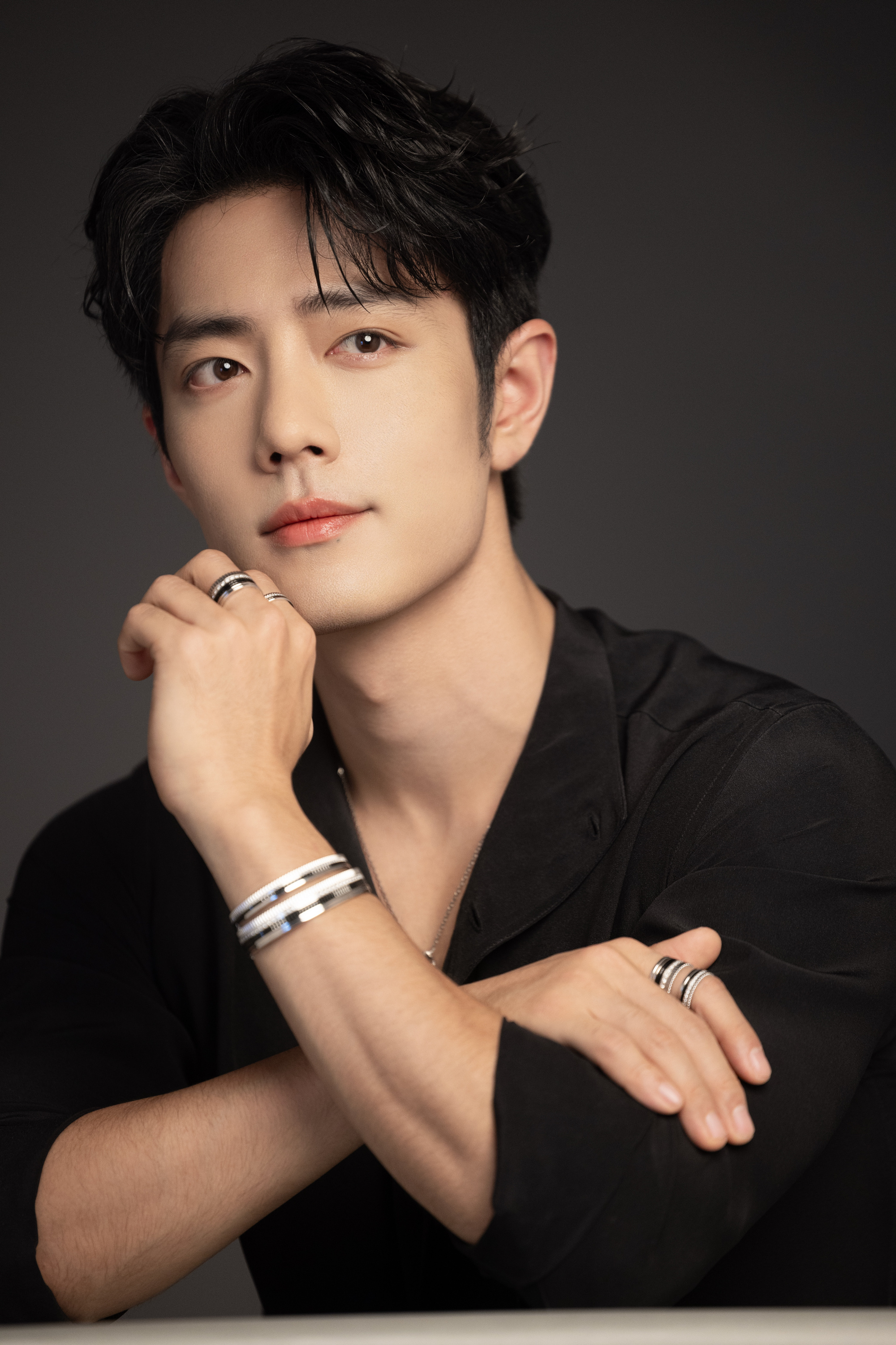 "Đập hộp" quà Tết soi đẳng cấp sao Cbiz: Tiêu Chiến - Triệu Lệ Dĩnh xa xỉ, Lộc Hàm thế nào mà bị bàn tán 007fzs16ly1i9rrhzv30kj32bc3gyu0z 17701775886951579011393 1770186381994 17701863823161727480488