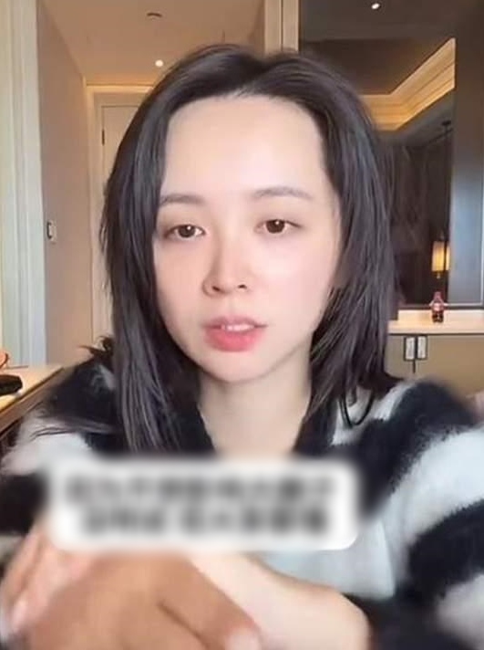 "Mỹ nhân phim giờ vàng" dọn đồ khỏi biệt thự, ký giấy từ bỏ tài sản chung để ly hôn chồng đại gia tù tội 007t99u2gy1i9l1mm5518j30hs0qddh2 17692205099791758149081 1769232380564 1769232380907304160948