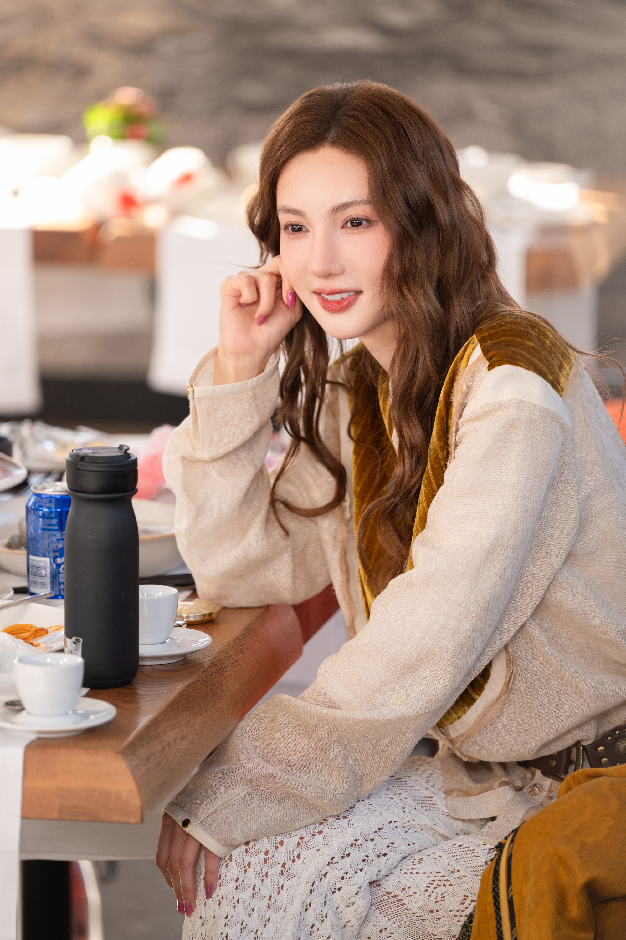 Hoa khôi trường múa nghi lái Mercedes G63 gây tai nạn rồi bỏ trốn, đẩy trợ lý ra nhận tội thay- Ảnh 8.