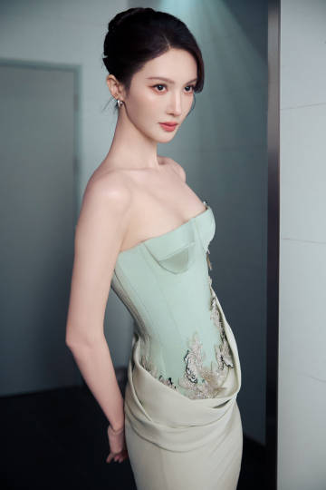 Hoa khôi trường múa nghi lái Mercedes G63 gây tai nạn rồi bỏ trốn, đẩy trợ lý ra nhận tội thay- Ảnh 5.