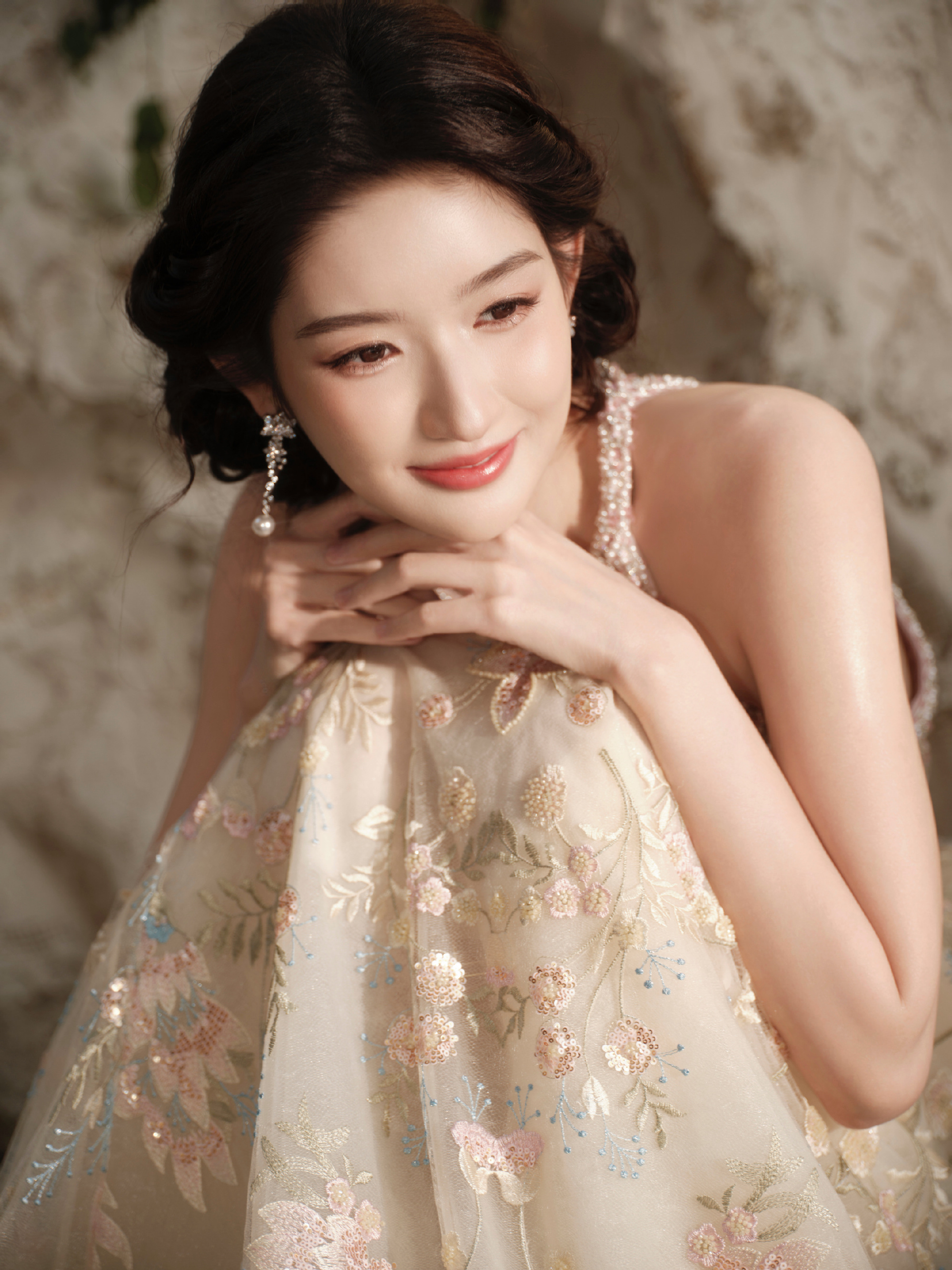 Mỹ nhân gen Z nói xấu cả showbiz chia tay bạn trai diễn viên hơn 10 tuổi, đang rao bán gấp căn hộ hạng sang- Ảnh 6. Mỹ nhân gen Z nói xấu cả showbiz chia tay bạn trai diễn viên hơn 10 tuổi, đang rao bán gấp căn hộ hạng sang- Ảnh 6.