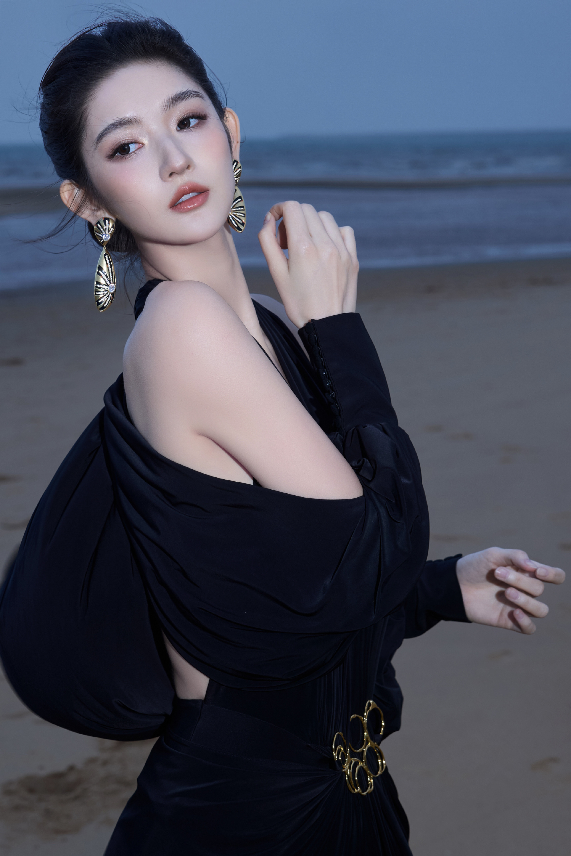 Mỹ nhân gen Z nói xấu cả showbiz chia tay bạn trai diễn viên hơn 10 tuổi, đang rao bán gấp căn hộ hạng sang- Ảnh 7. Mỹ nhân gen Z nói xấu cả showbiz chia tay bạn trai diễn viên hơn 10 tuổi, đang rao bán gấp căn hộ hạng sang- Ảnh 7.