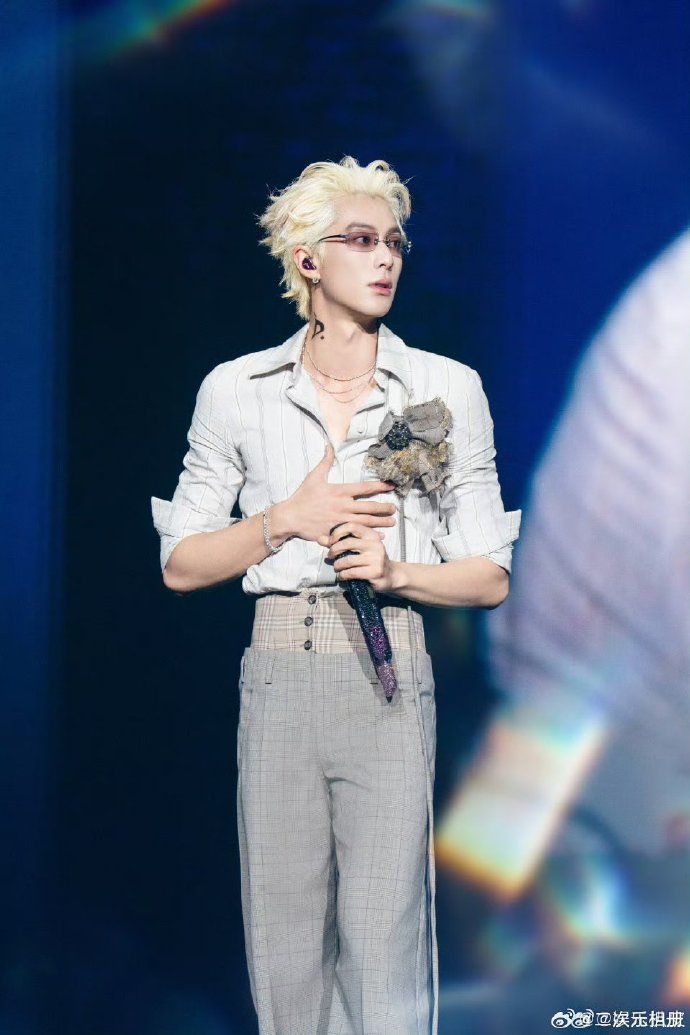 Chỉ có một từ để nói về Vương Hạc Đệ- Ảnh 8. Chỉ có một từ để nói về Vương Hạc Đệ- Ảnh 8.