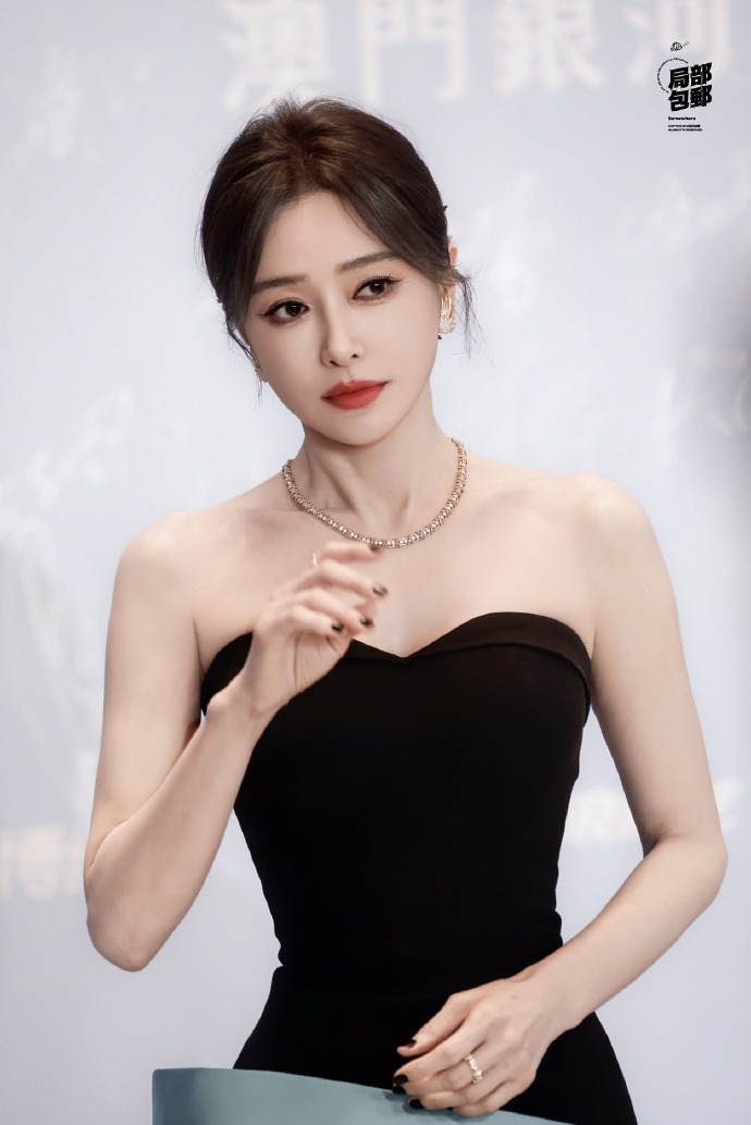 "Phú Sát Hoàng Hậu" Tần Lam tháo chạy khỏi "phi công" kém 10 tuổi vì liên tục bị ép buộc làm 3 điều này? 008fcirkgy1i81dfa2331j31xg2w44qq 176551169664631310609 1765530812349 17655308126291528132268