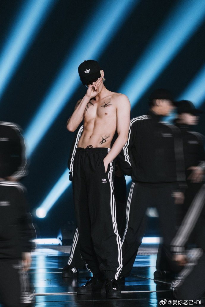 Chỉ có một từ để nói về Vương Hạc Đệ- Ảnh 2. Chỉ có một từ để nói về Vương Hạc Đệ- Ảnh 2.