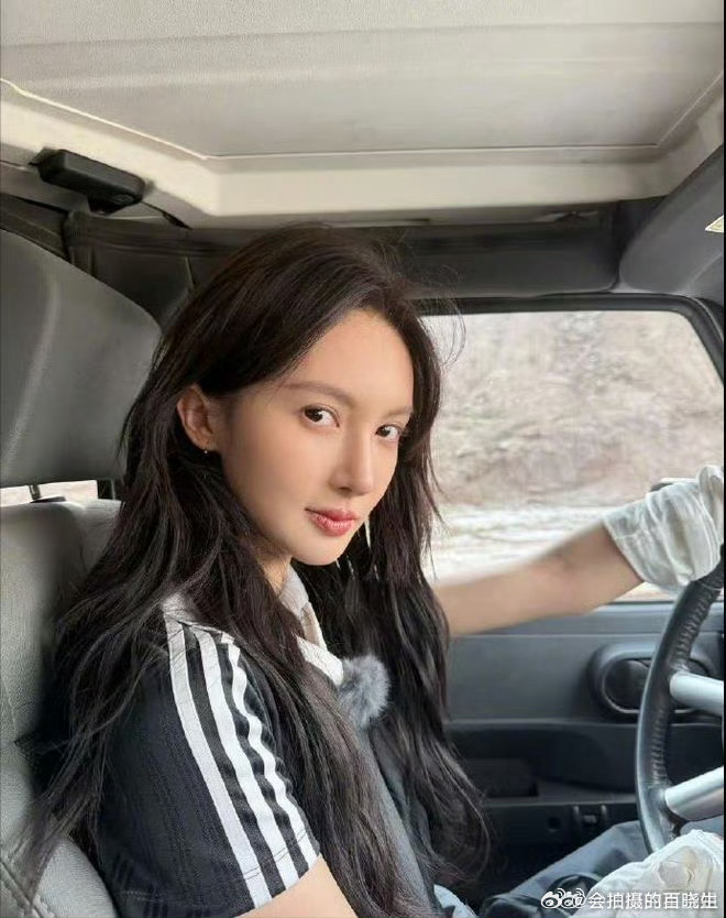 Hoa khôi trường múa nghi lái Mercedes G63 gây tai nạn rồi bỏ trốn, đẩy trợ lý ra nhận tội thay- Ảnh 2.