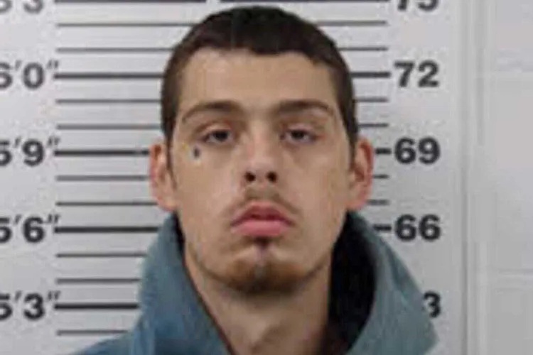 Người phụ nữ tá hỏa phát hiện tù nhân vượt ngục trong xe của mình- Ảnh 1. Người phụ nữ tá hỏa phát hiện tù nhân vượt ngục trong xe của mình- Ảnh 1.