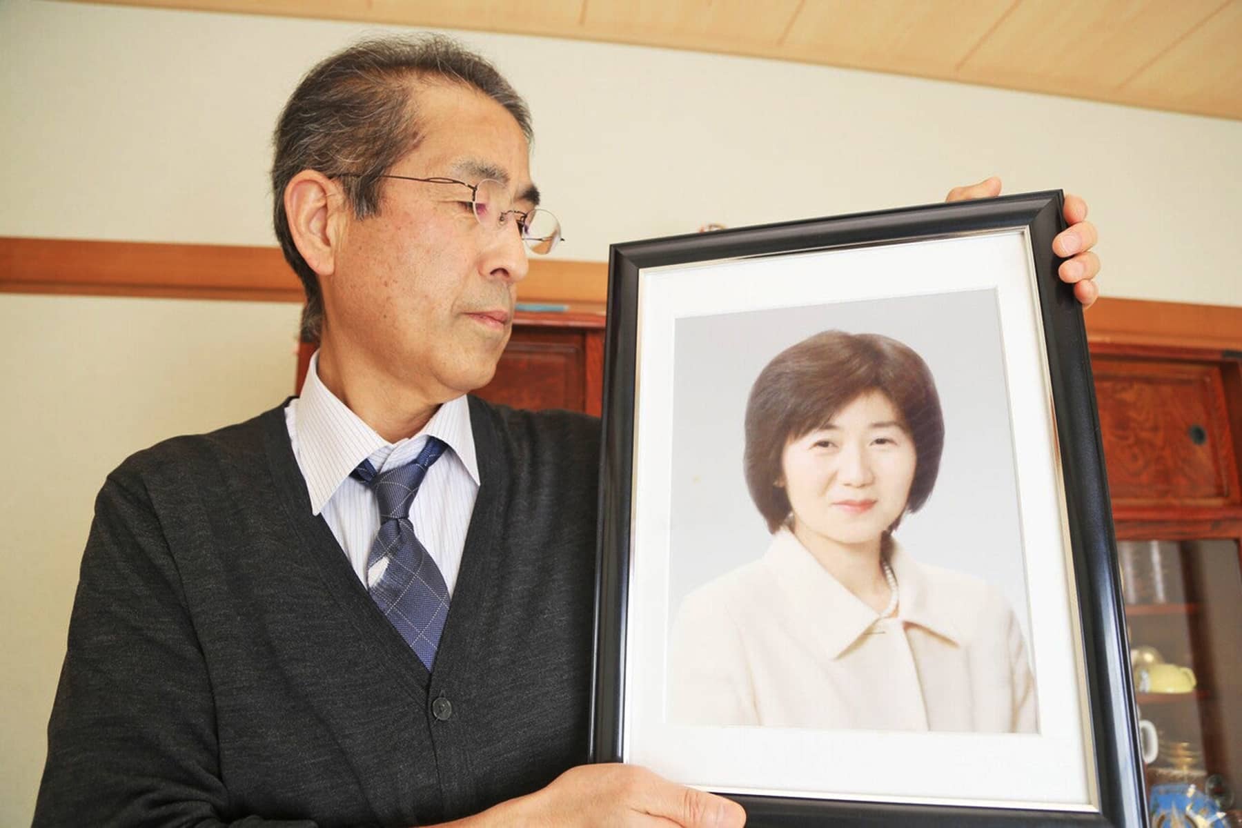 Người đàn ông lặn xuống biển 13 năm để tìm thi thể vợ mất tích trong sóng thần- Ảnh 1.