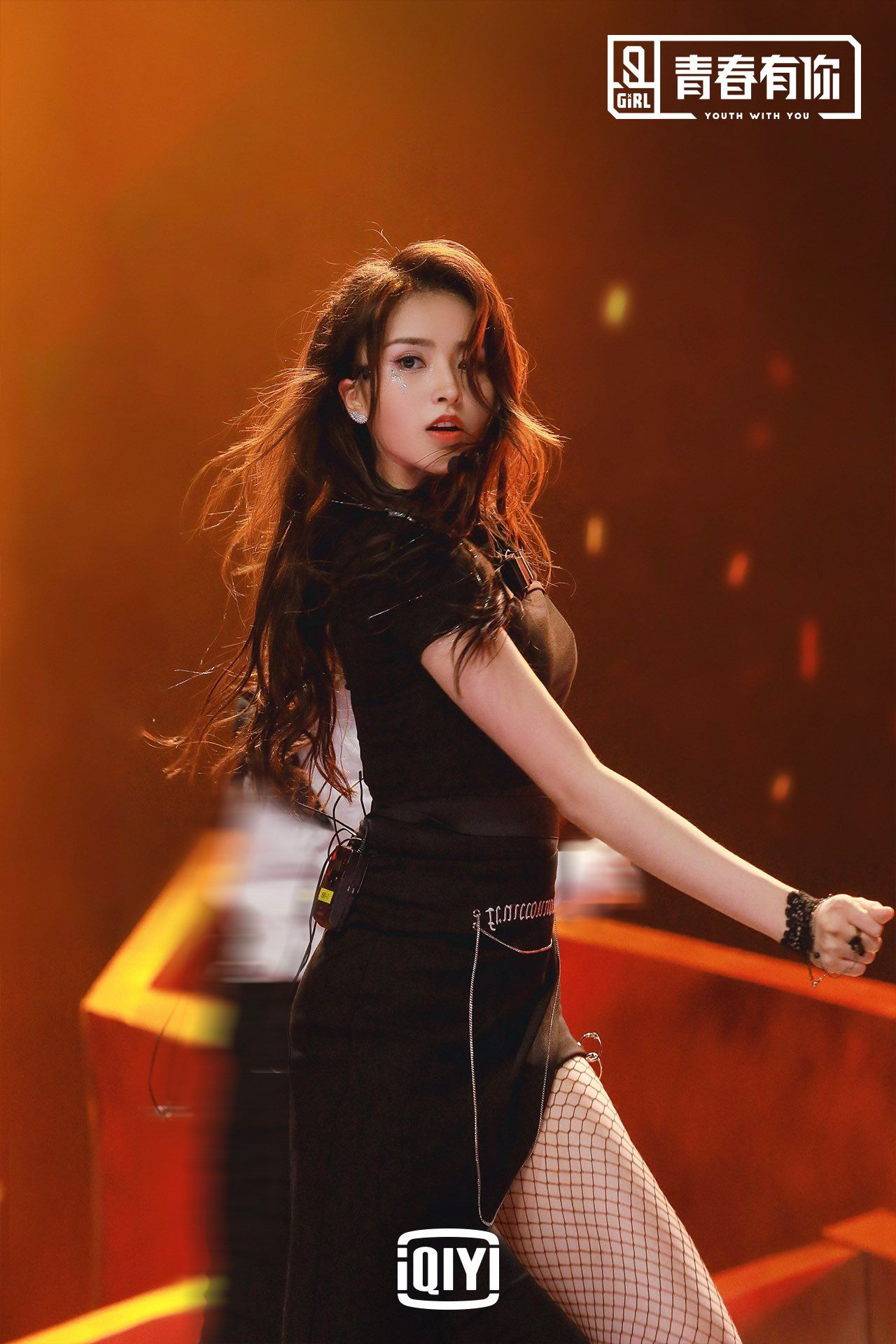 Sự hết thời của mỹ nhân có gương mặt đẹp nhất showbiz: Giải nghệ rồi cạo đầu gây sốc, làm 1 điều cả triệu người dậy sóng- Ảnh 2.