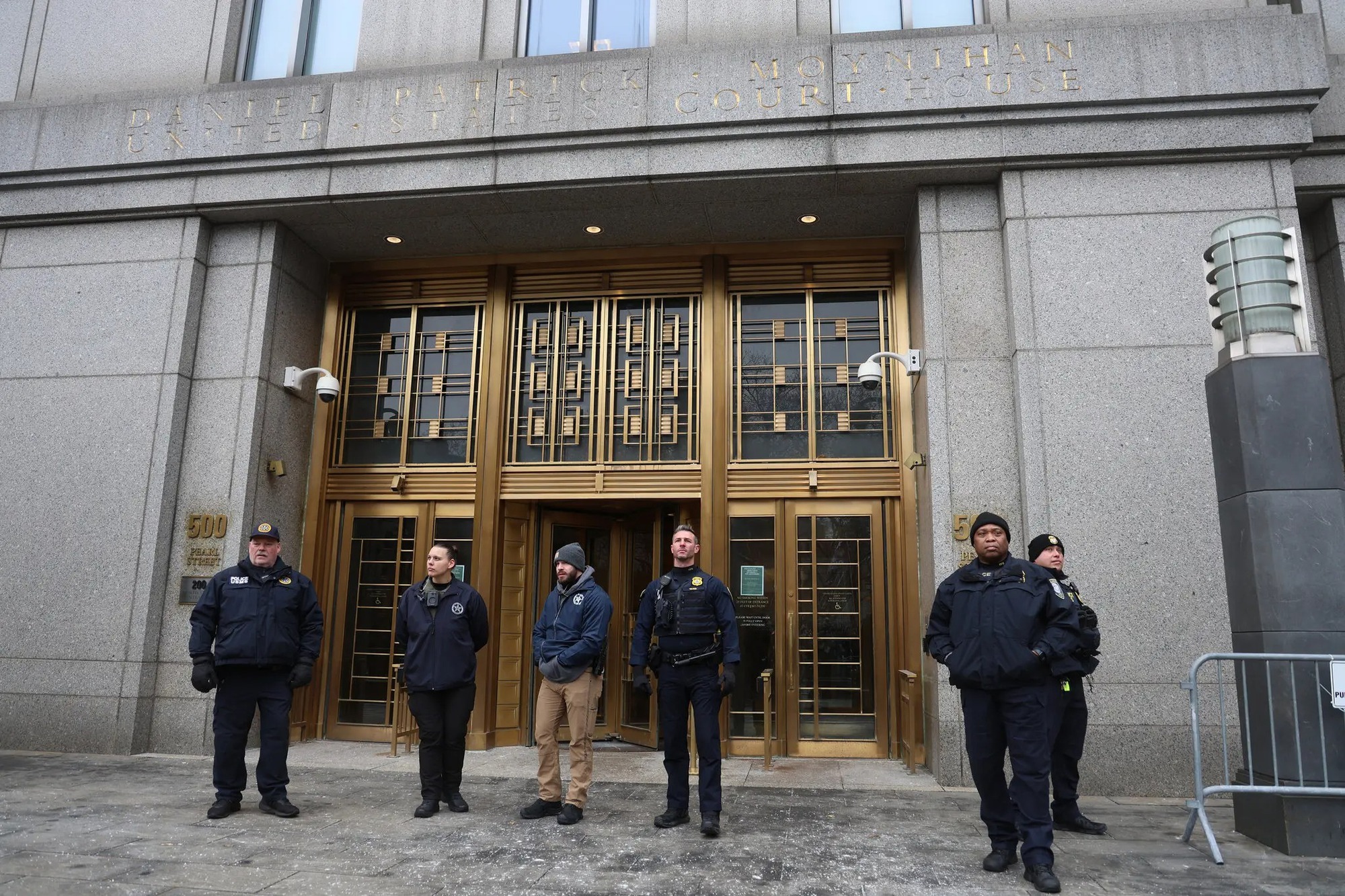 Ông Maduro xuất hiện tại tòa án Mỹ, có phát ngôn đầu tiên- Ảnh 1.