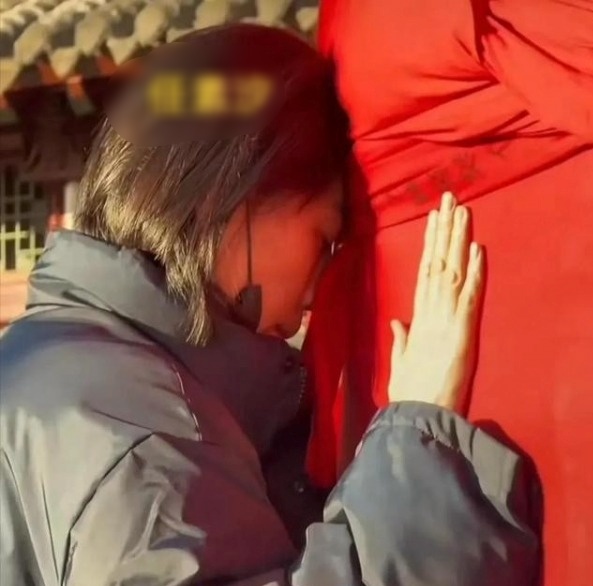 Cbiz nổ drama cuối năm: